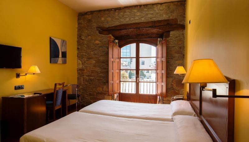 Hotel Aroi Bierzo Plaza Ponferrada Exterior photo