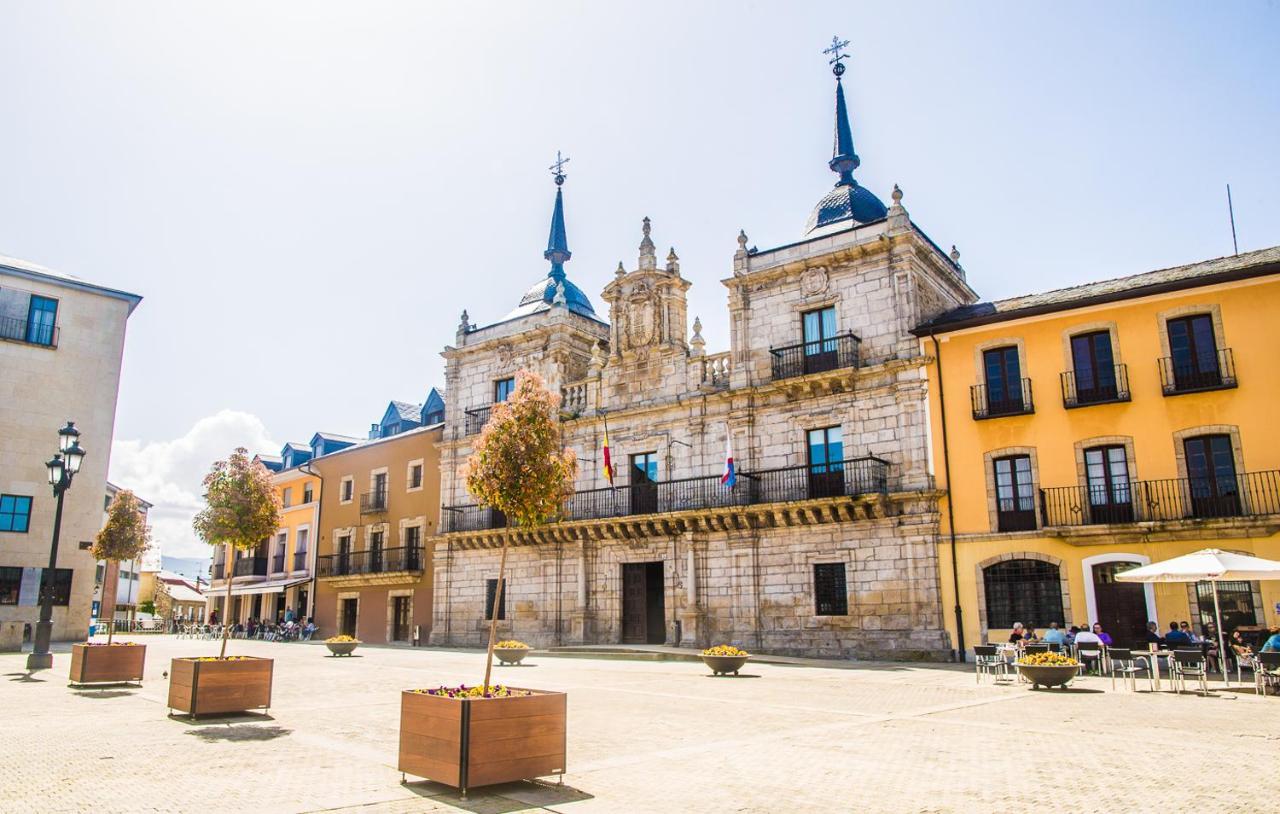 Hotel Aroi Bierzo Plaza Ponferrada Exterior photo